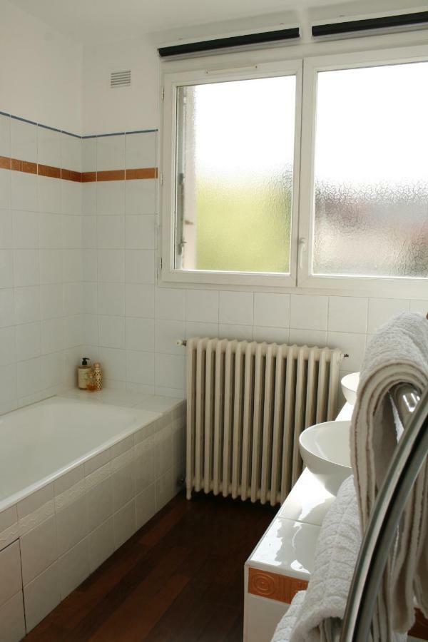 Une Chambre A Neuilly Guest House מראה חיצוני תמונה